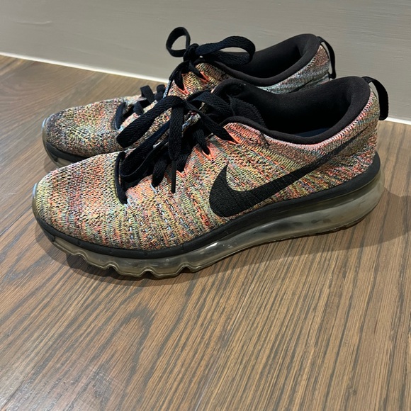 NIKE FLYKNIT RACER
MULTICOLOR MADNESS - Picture 2 of 2